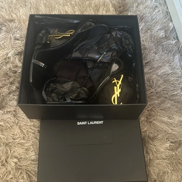 YSL SANDALS WITH GOLD HEELS. Comes in the box. Runs small. Perfect for 8.5/9 - Picture 3 of 5